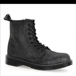 Dr Marten airwair Delaney pebble